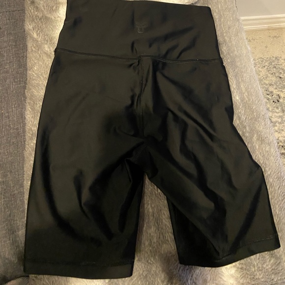 TnaGLOSS™ Atmosphere Hi-Rise 7" Short - Picture 4 of 5